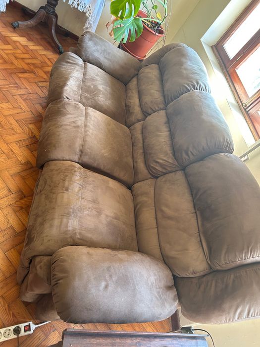 Sofá 3 lugares em bom estado