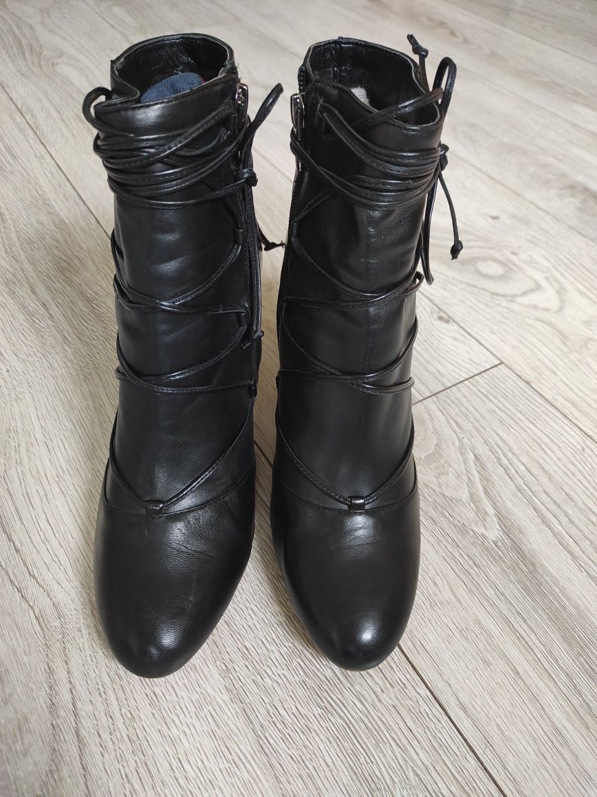 Buty damskie na obcasie Vincent Camuto skóra jagnięca rozmiar 39