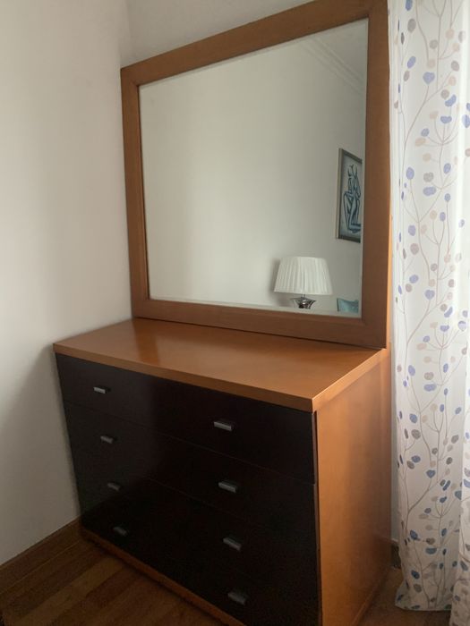 Mobilia de quarto em pinho mel