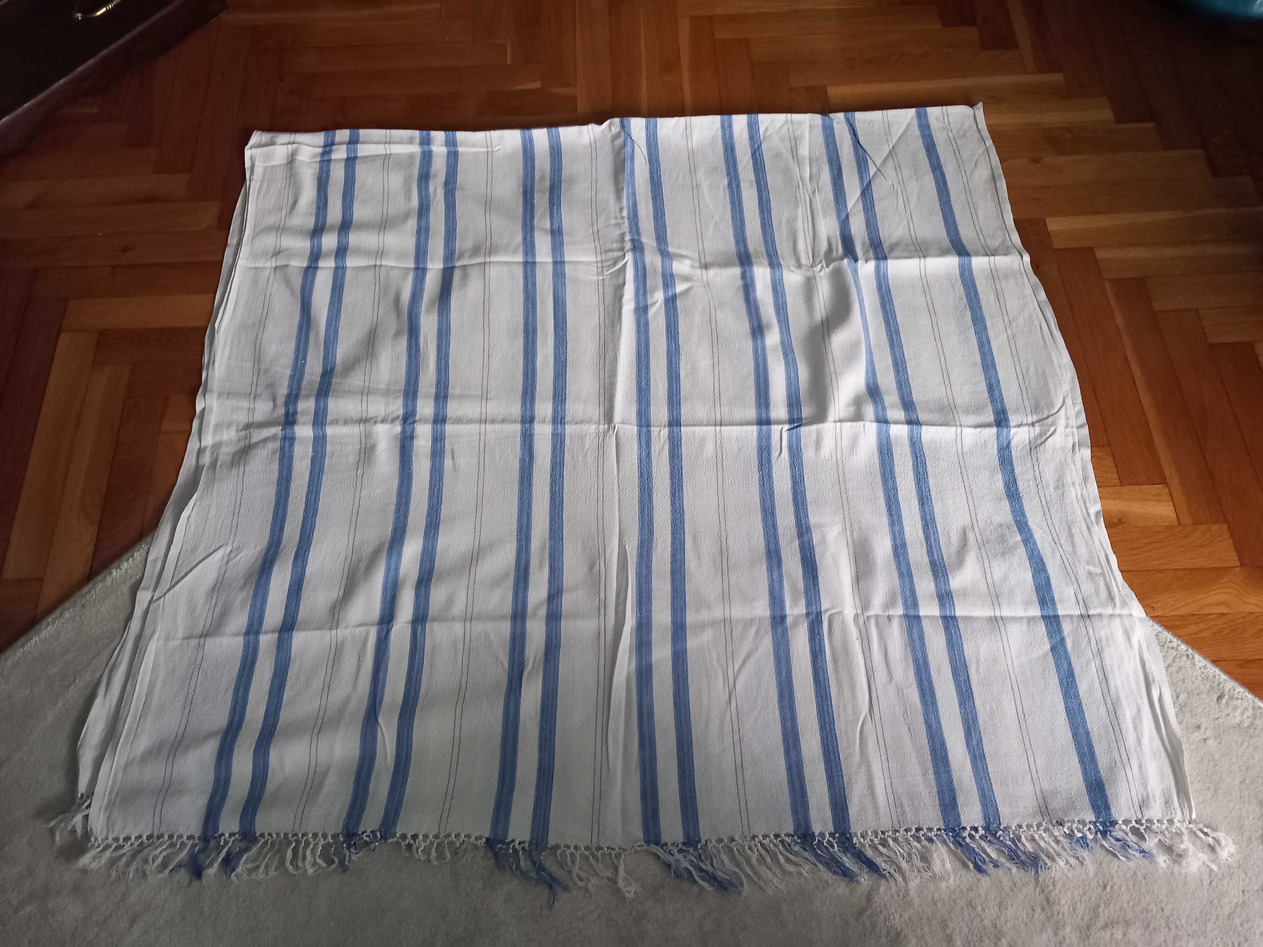 Duży recznik koc na plażę do sauny biało niebieski fredzle 220x110 cm