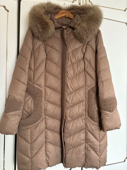 Зимова жіноча куртка.