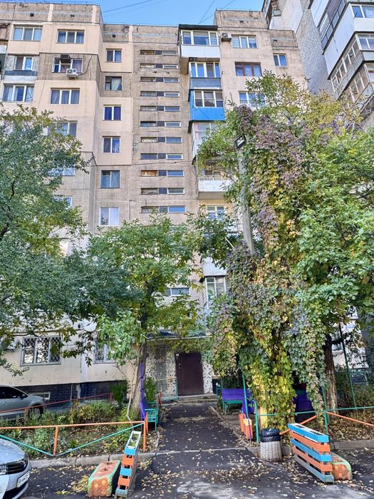 3-кімнатна на Кропивницького, 4/9 пов., дві лоджії, балкон