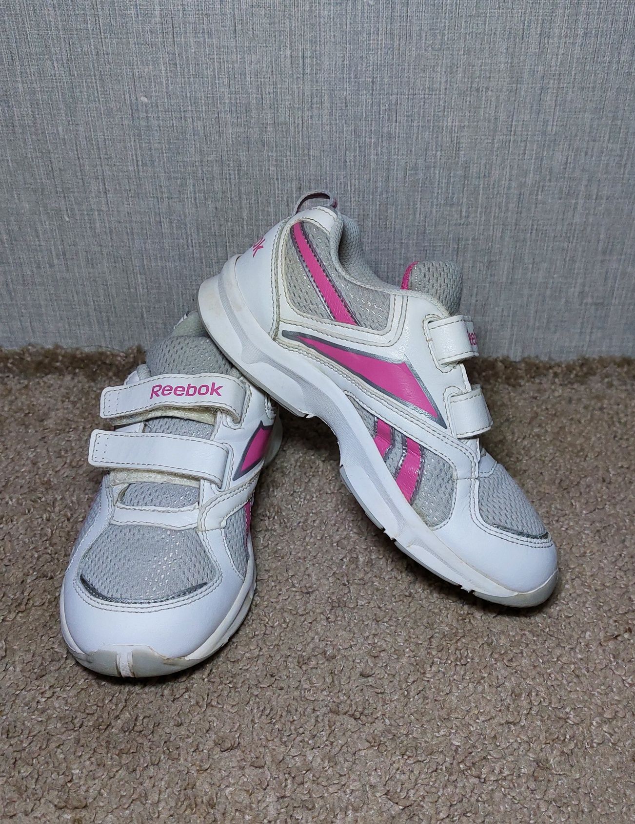 Кроссовки на девочку Reebok. Размер 30, стелька 19 см.