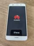 Smartfon Huawei z ładowarką