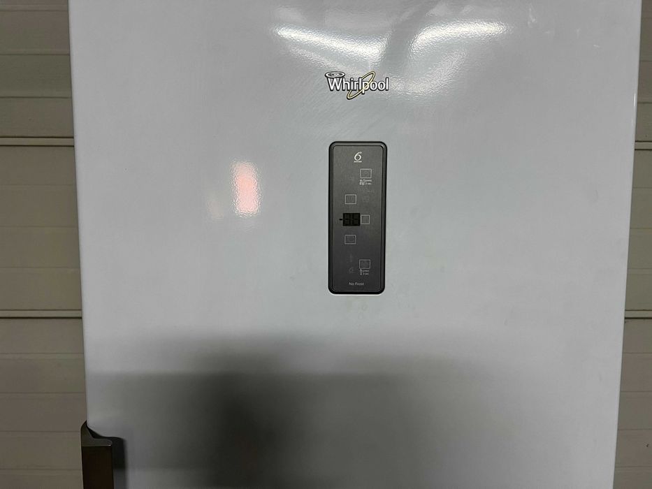 Arca Congeladora Vertical WHIRLPOOL UW8 F2D WBI N