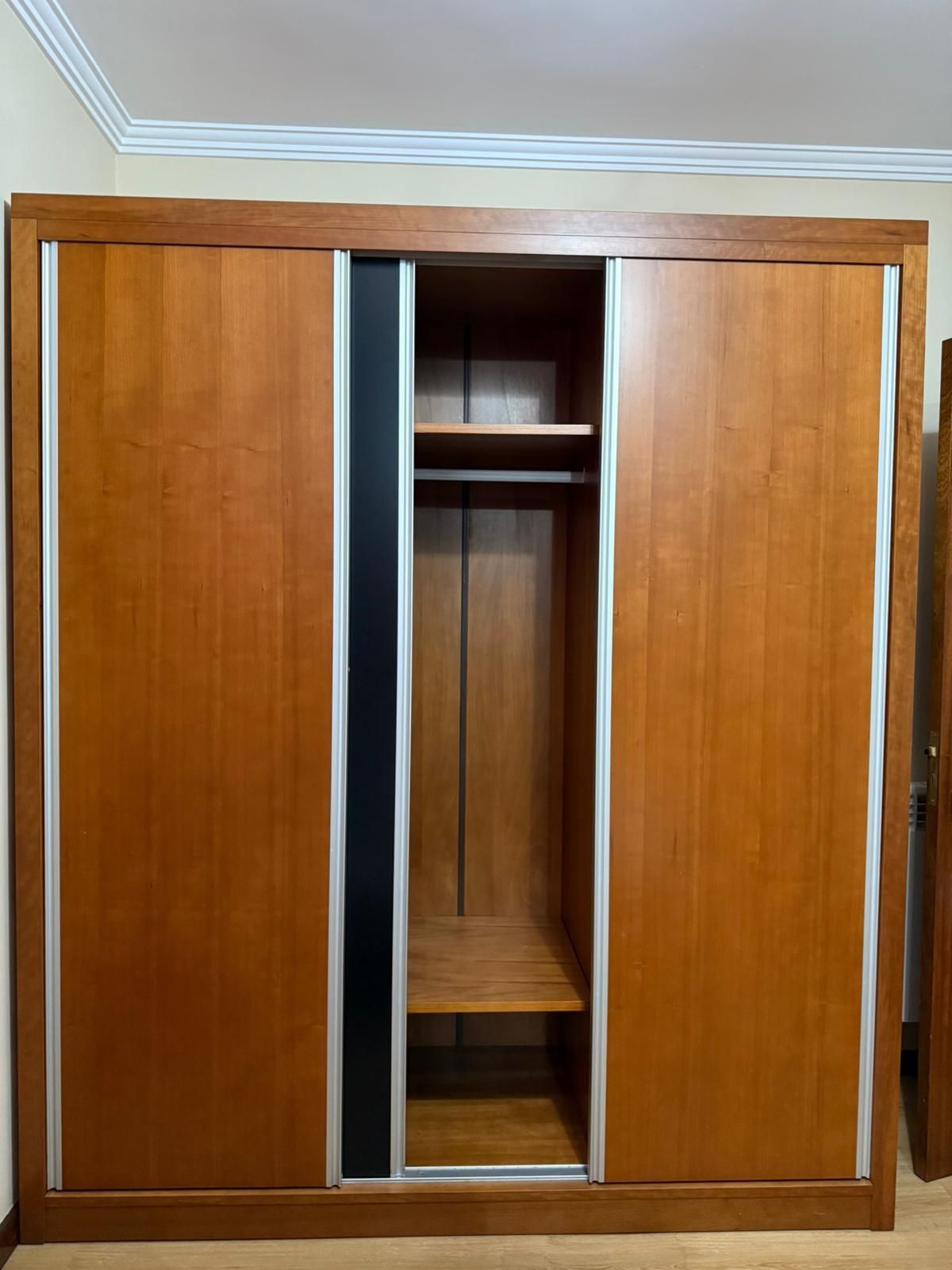 Guarda vestidos como novo