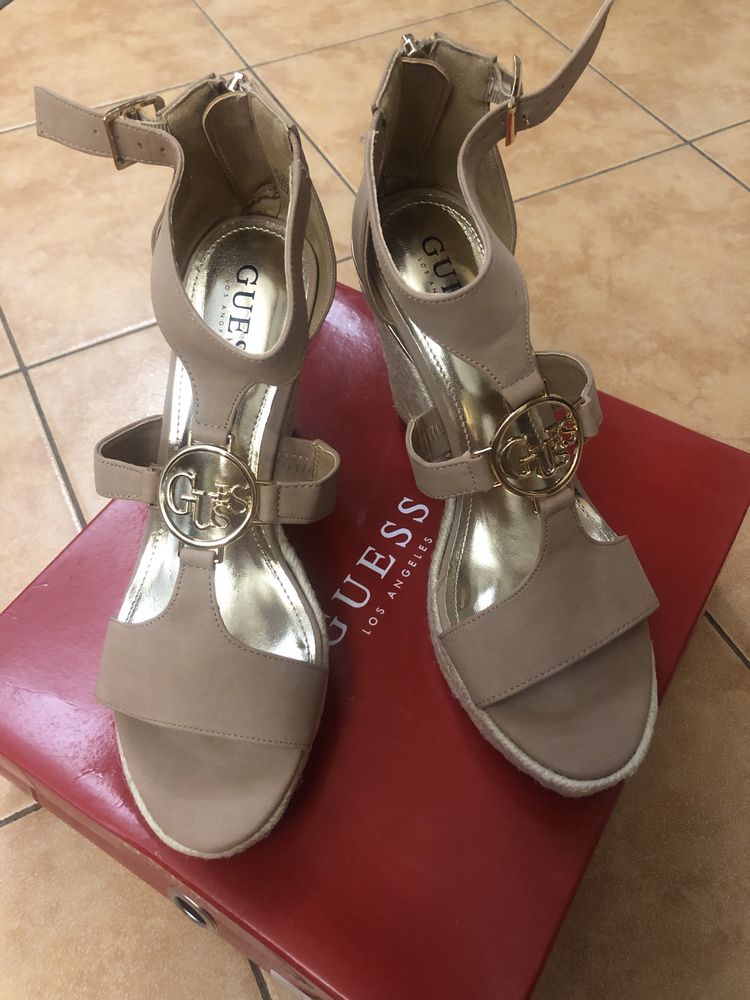 Босоніжки Guess