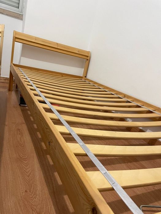 Cama e estrado de ripas