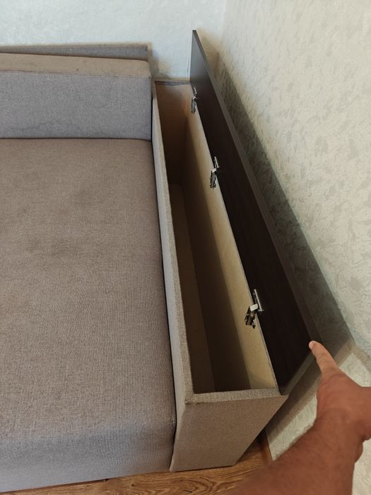 Диван у хорошому стані