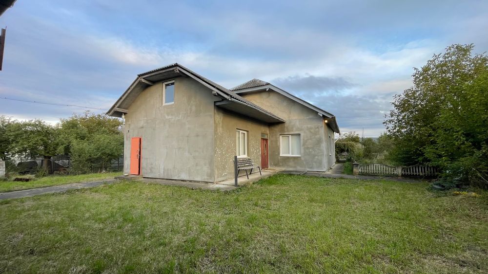 Просторий цегляний будинок біля Калуша – 122 м², ділянка 22 сотки