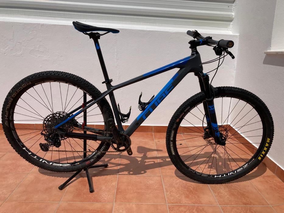 Bicicleta Cube Carbono