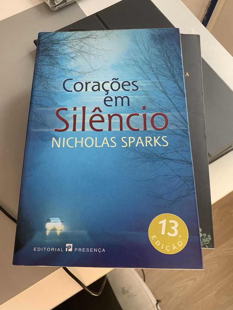 Livro- Corações em silêncio