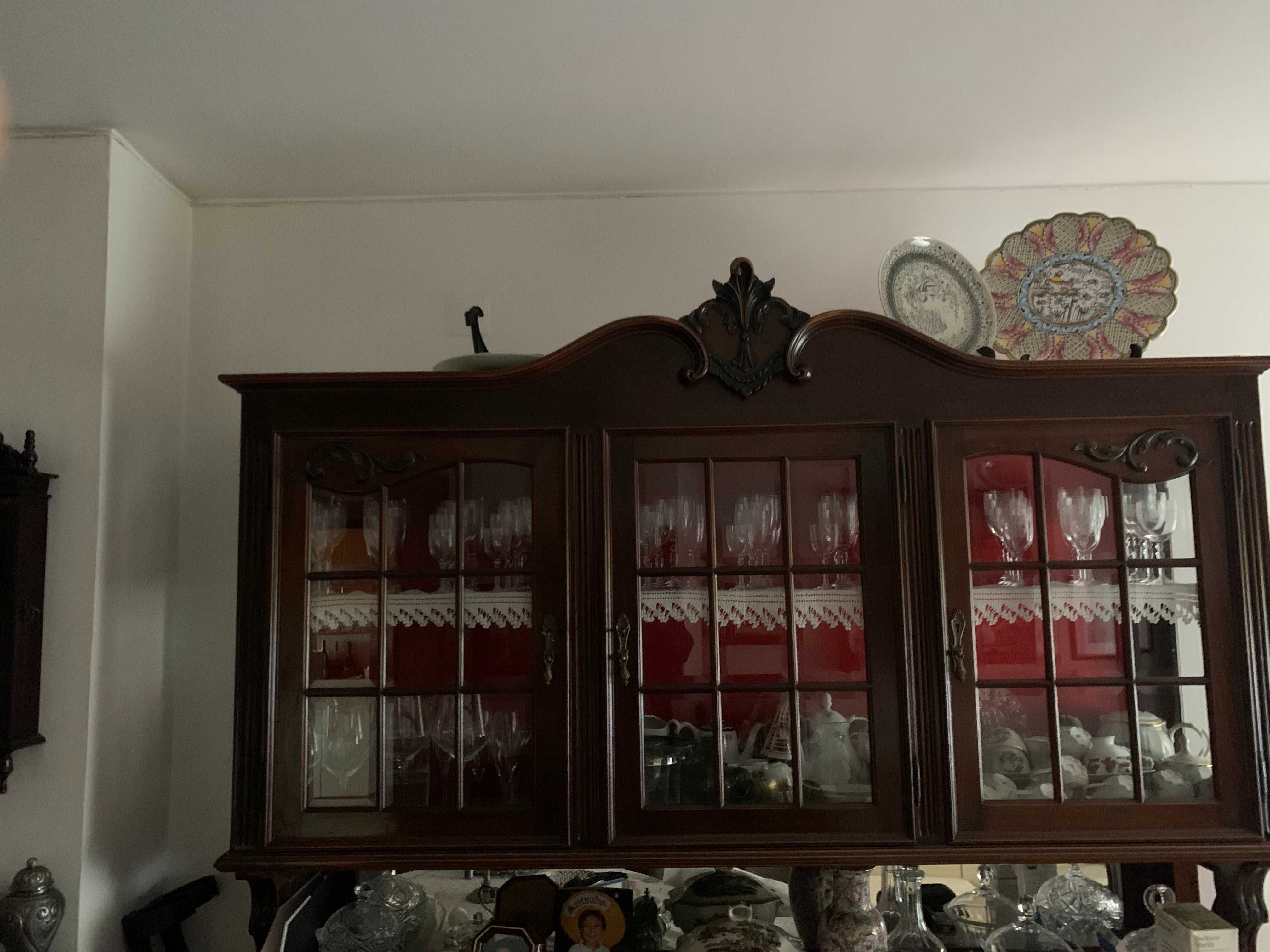 vende-se sofa de 2 lugares e aparador