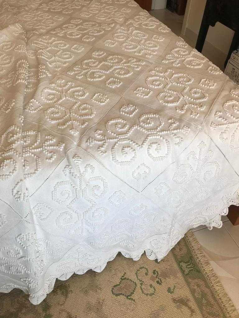 Colcha de cama de casal em Crochê feita  à mão