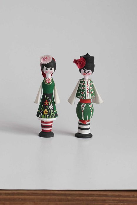 Pequenas peças decorativas em madeira