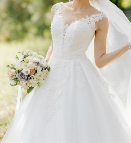 Продам весільну сукню розміру М