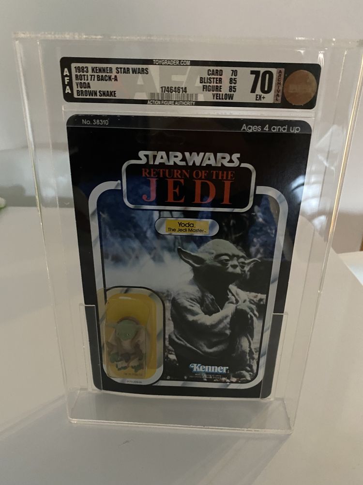 Yoda kenner action figure 1983 em AFA selado e graduado