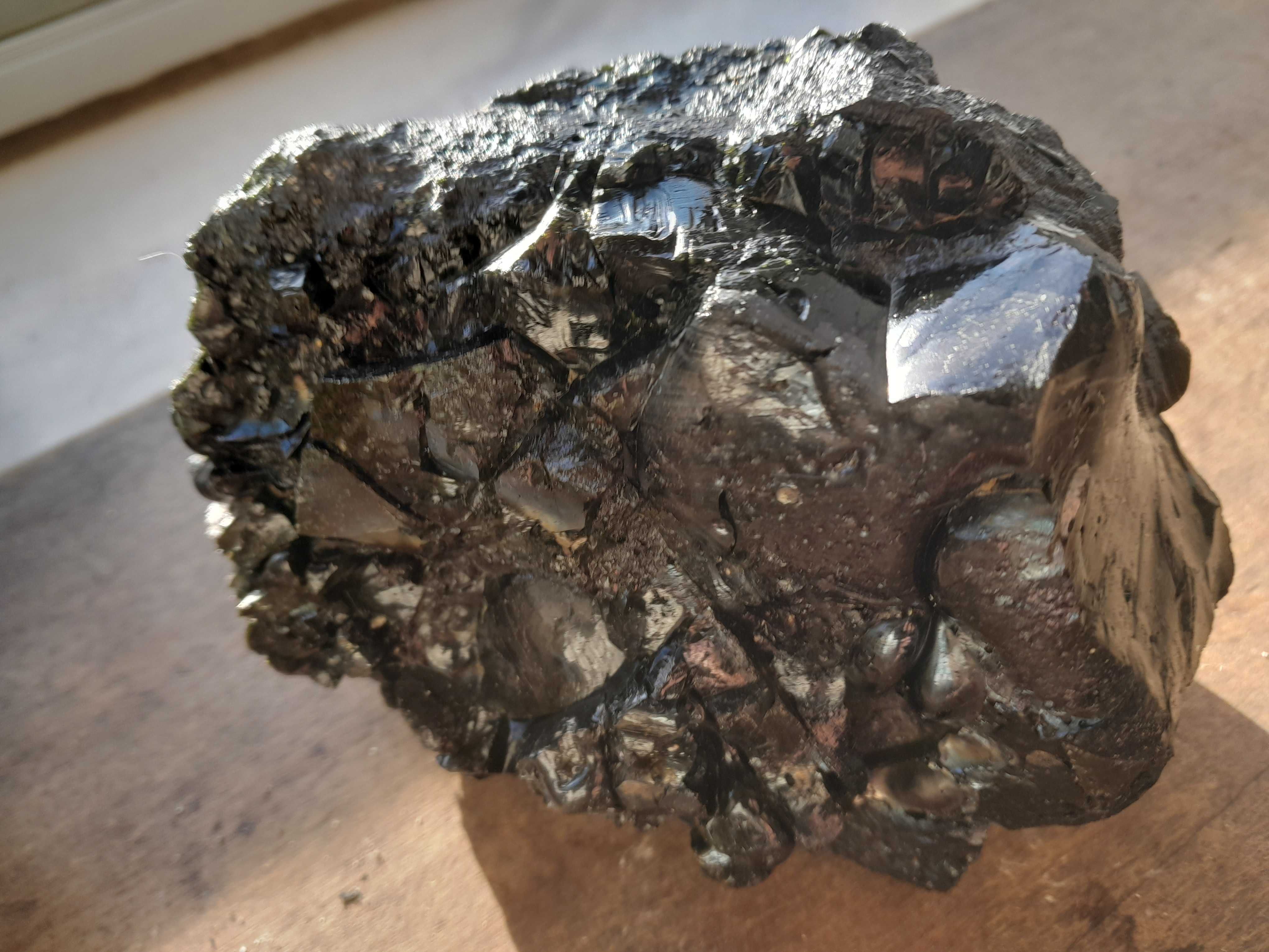 Pedra preciosa Turmalina negra e cristalizadoa