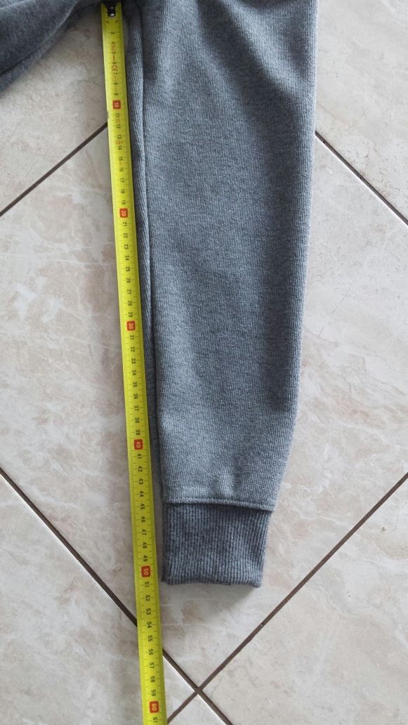 Spodnie Dżinsowe Rozmiar 29, Sweter Rozmiar M. Ubranie Męskie Jeans.