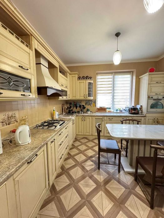 Затишний будинок 180 м² з каміном і садом у Басівці р-н Грант Резорту