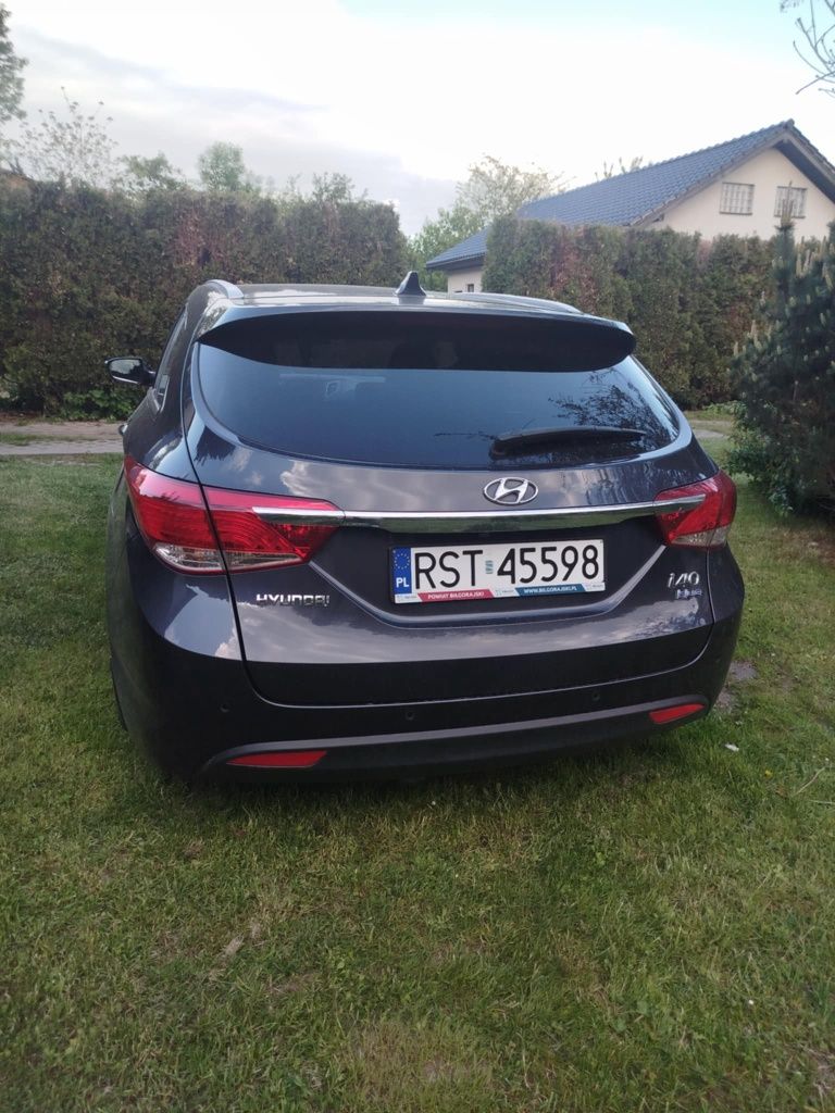 Hyundai I40       .