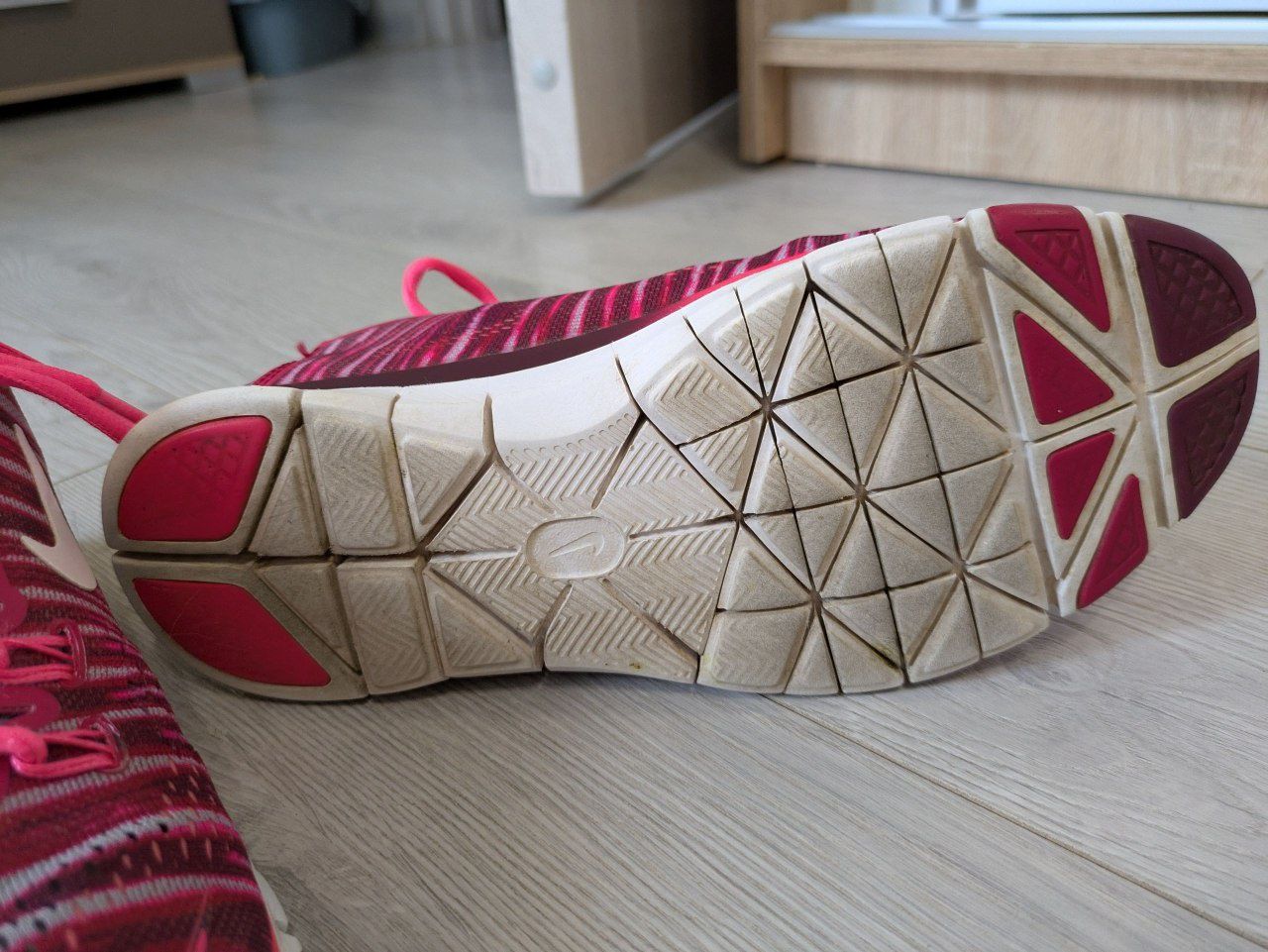 Продам жіночі кросівки Nike  40р