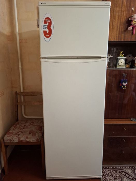 Продам холодильник Indesit