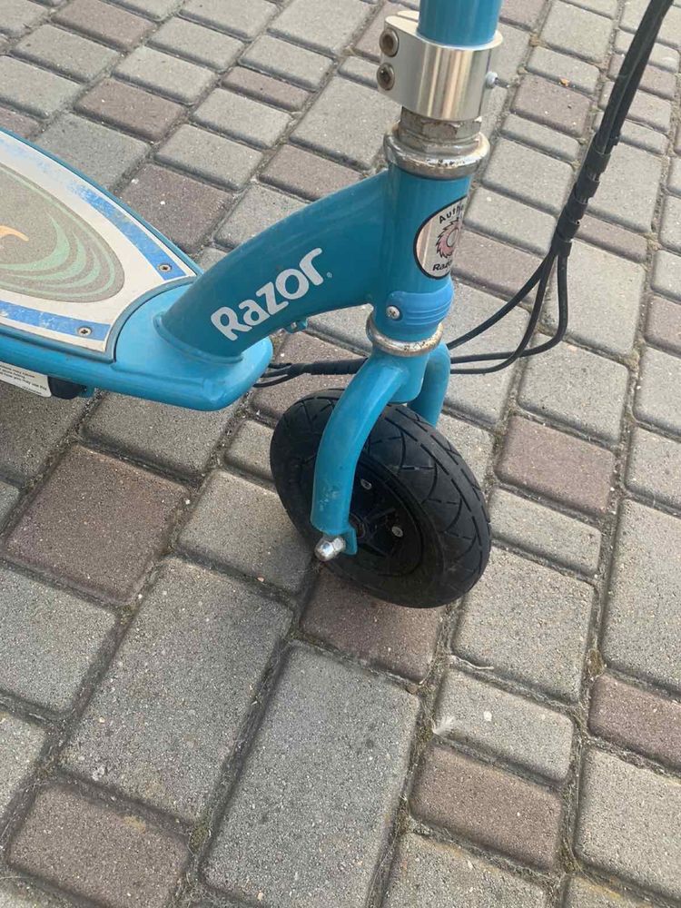 Електросамокат Razor E200