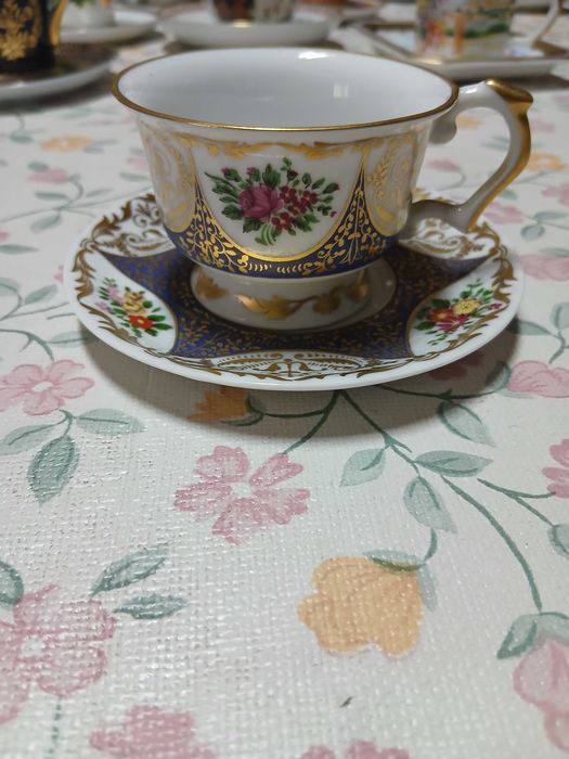 Chavena com pires  -Museu da Porcelana 1999.