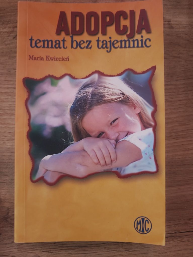 Książki Adopcja bez tajemnic oraz Niemowlęta od A do Z MC Rebis