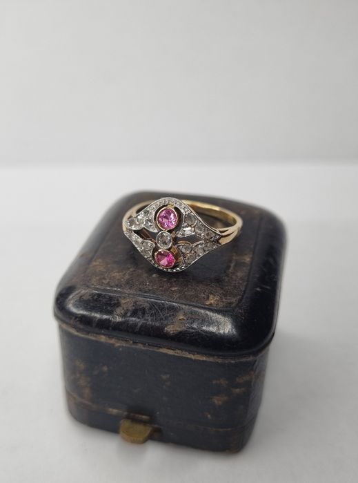 Secesyjny pierścionek złoty z diamentami i szafirami złoto 750