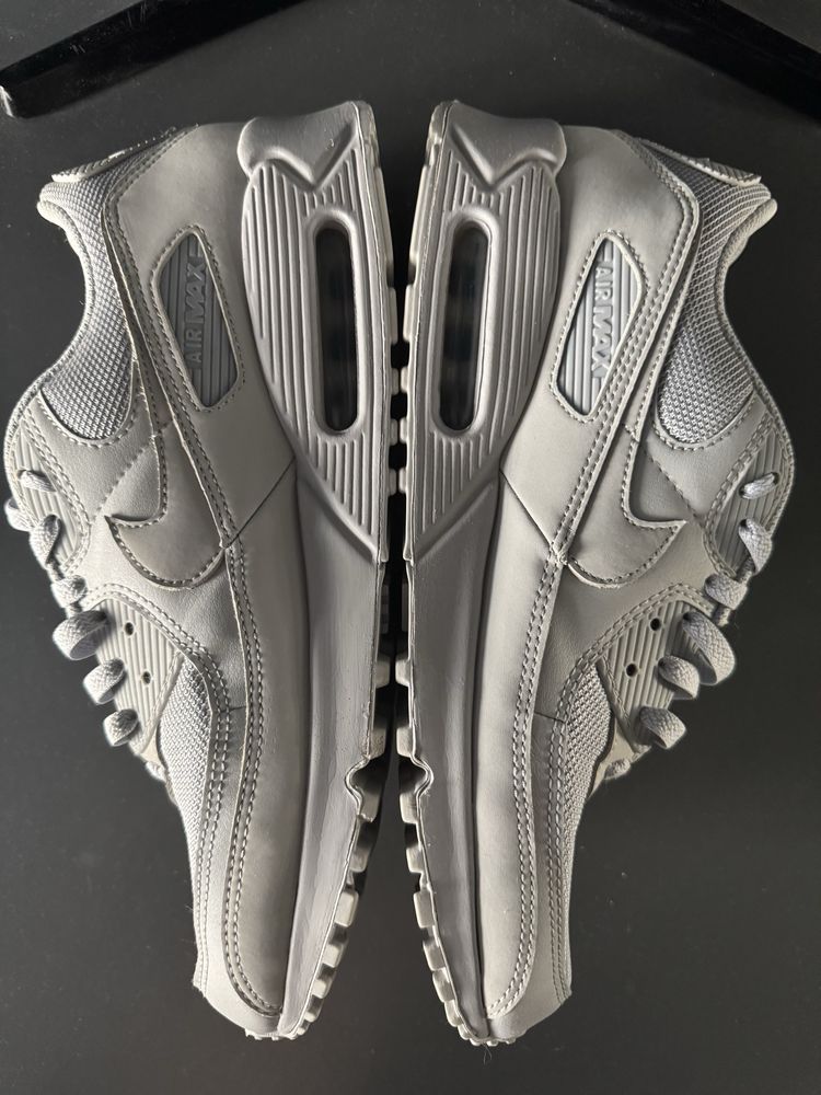Продам кросівки Nike Air Max 90