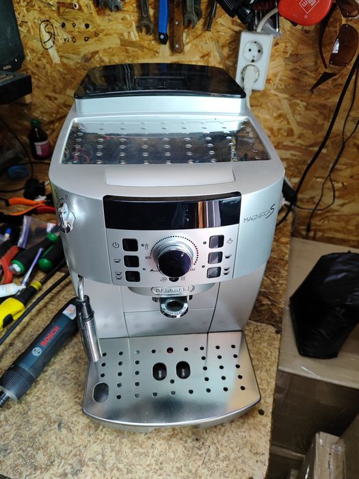 Кофемашина,кофеварка Delonghi Magnifica S ECAM 22.110