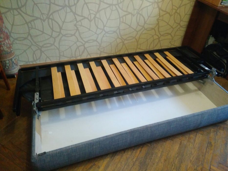 Диван удобный с ящиком для вещей