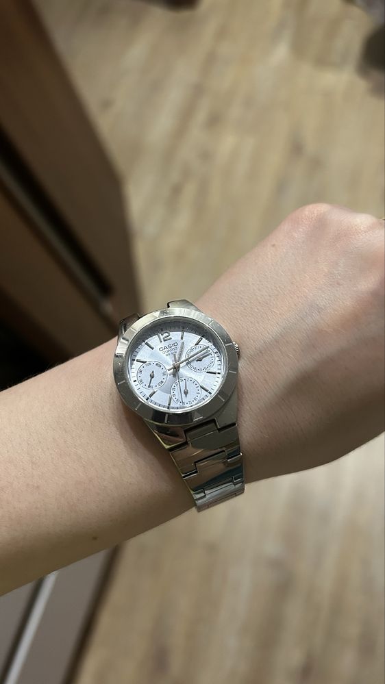 Часы  Casio женские