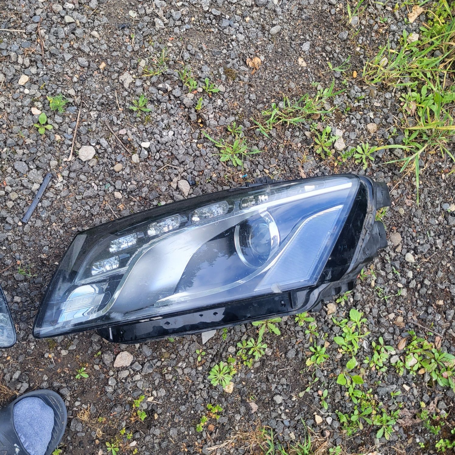 Lampy lewa prawa reflektory ksenonowe led przod audi Q5 8R (modele z l