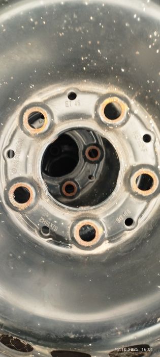 Продам комплект 4 диски з резиною Pirelly.Тільки самовивіз.