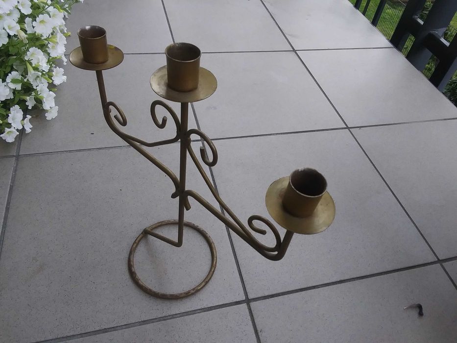 Stary nietypowy świecznik 3 ramienny metalowy zabytkowy przedmot z PRL