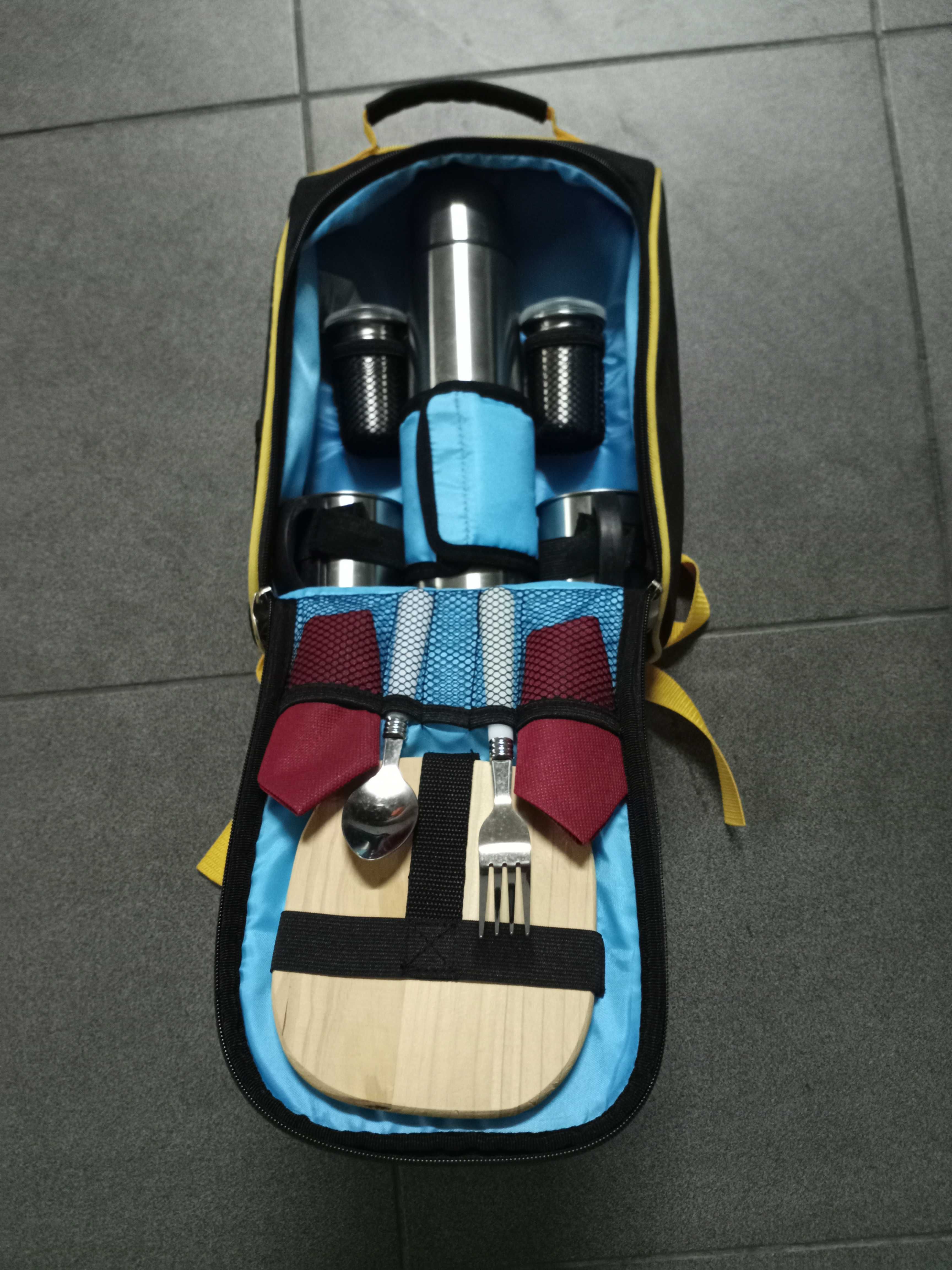 Mochila para Picnic devidamente equipada.