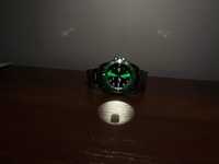 Srebrny Zegarek z zieloną tarczą