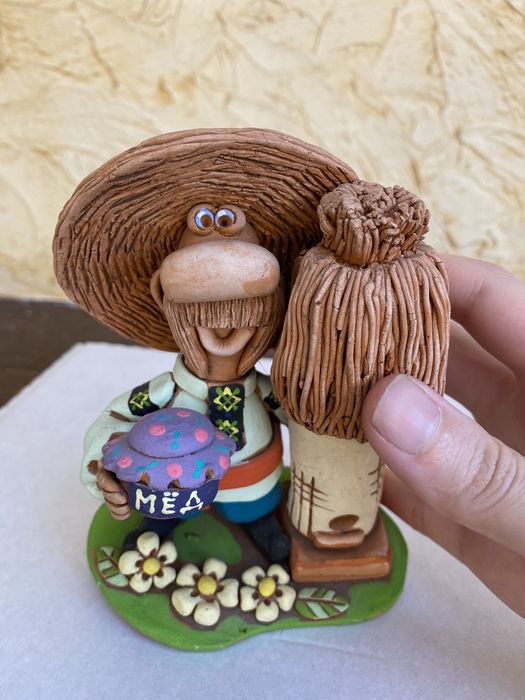 Статуэтка фигурка Пасечника (козак с медом)