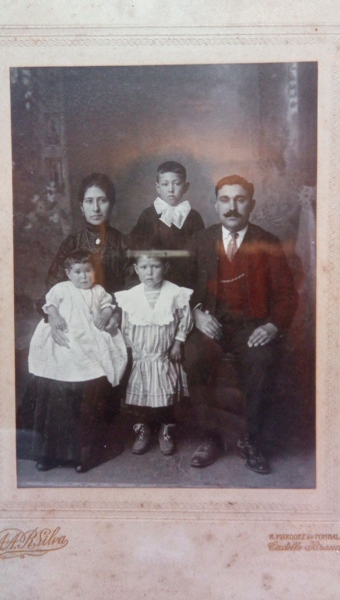Moldura com foto antiga cerca de 100 anos