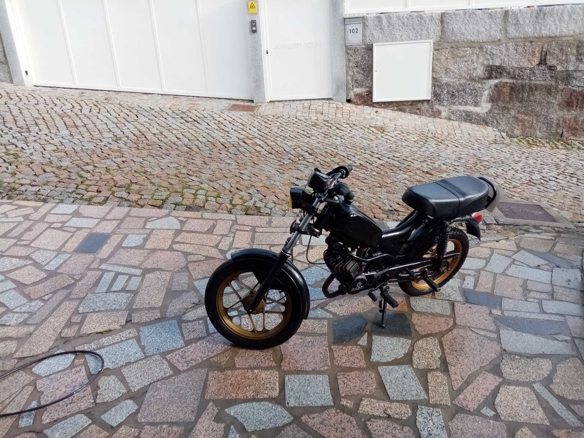 Motorizada, Casal Duas