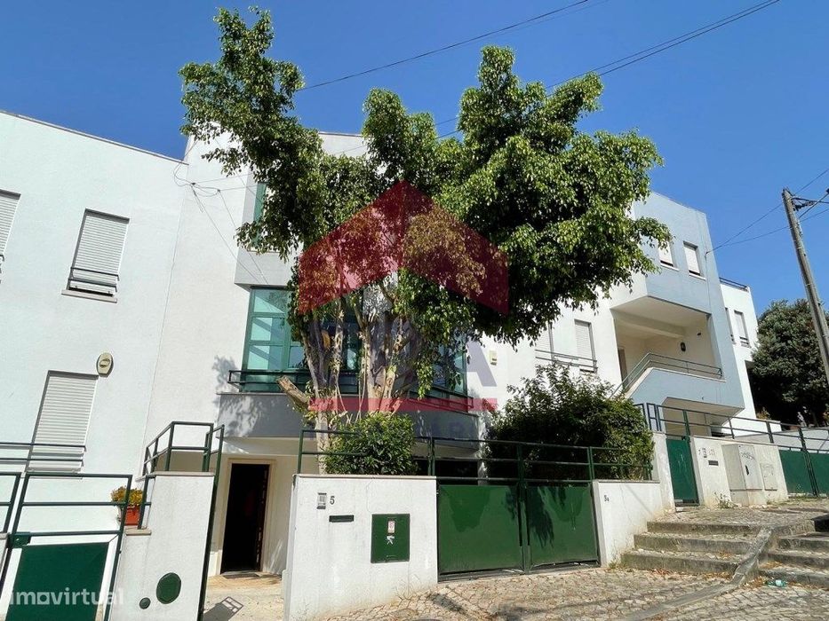 Moradia bi familiar T4+1