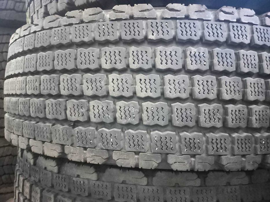Шина 275/70R22.5 Bridgestone (замена 9.00R20) скат майже НОВА