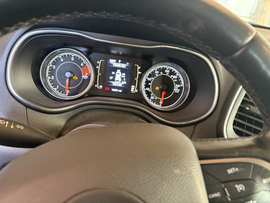 Автомобіль Jeep Cherokee