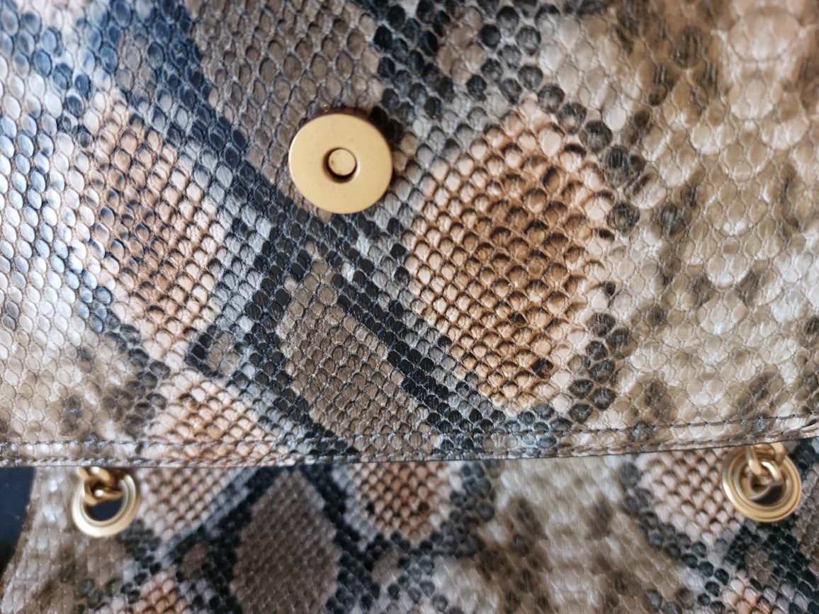 Mala da Guess genuina e com porta moedas igual