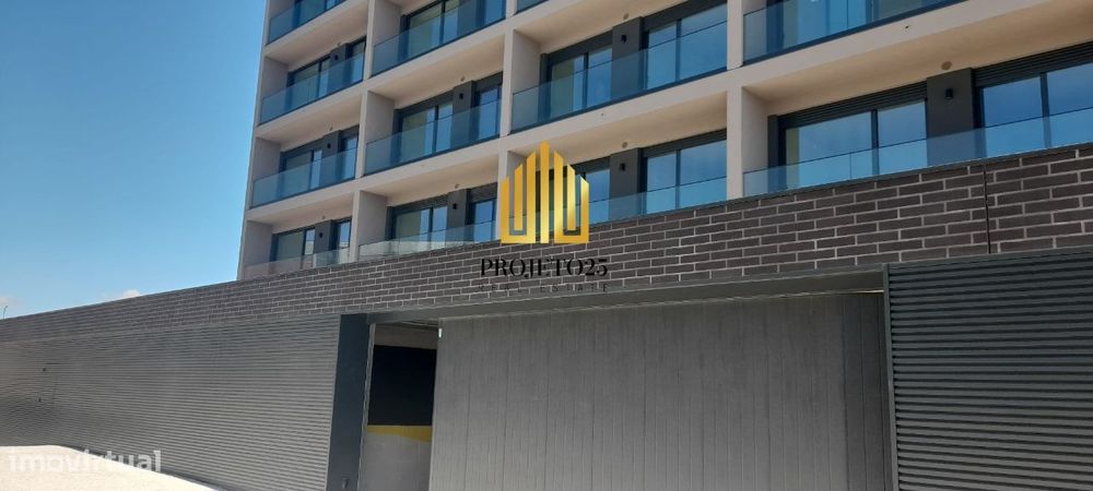 T1+1 NOVO C/Terraço Privativo e Garagem  Junto ao Hosp São João.