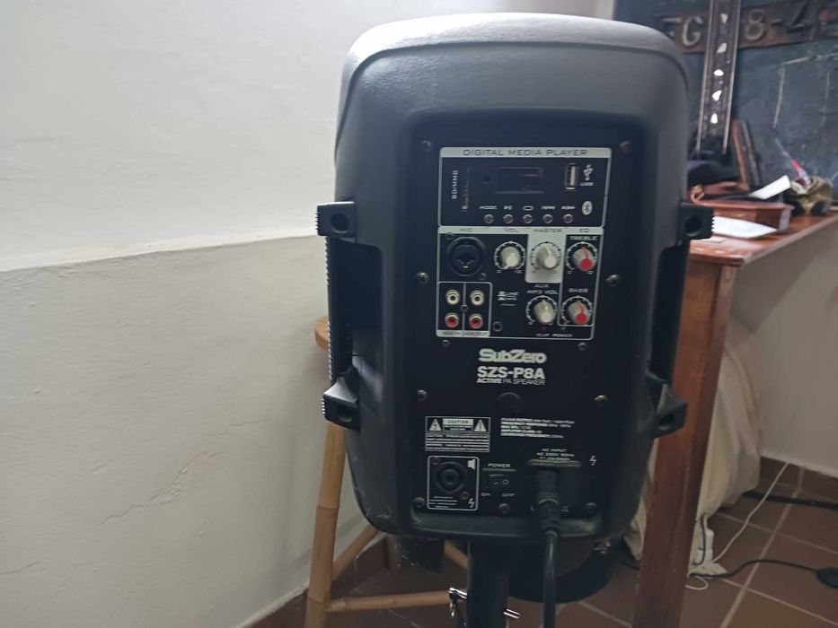 Coluna - SubZero P8A Caixa Acústica Ativa / com tripé