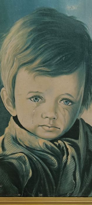 Quadro muito antigo, "Menino da lágrima" com moldura em madeira dourad